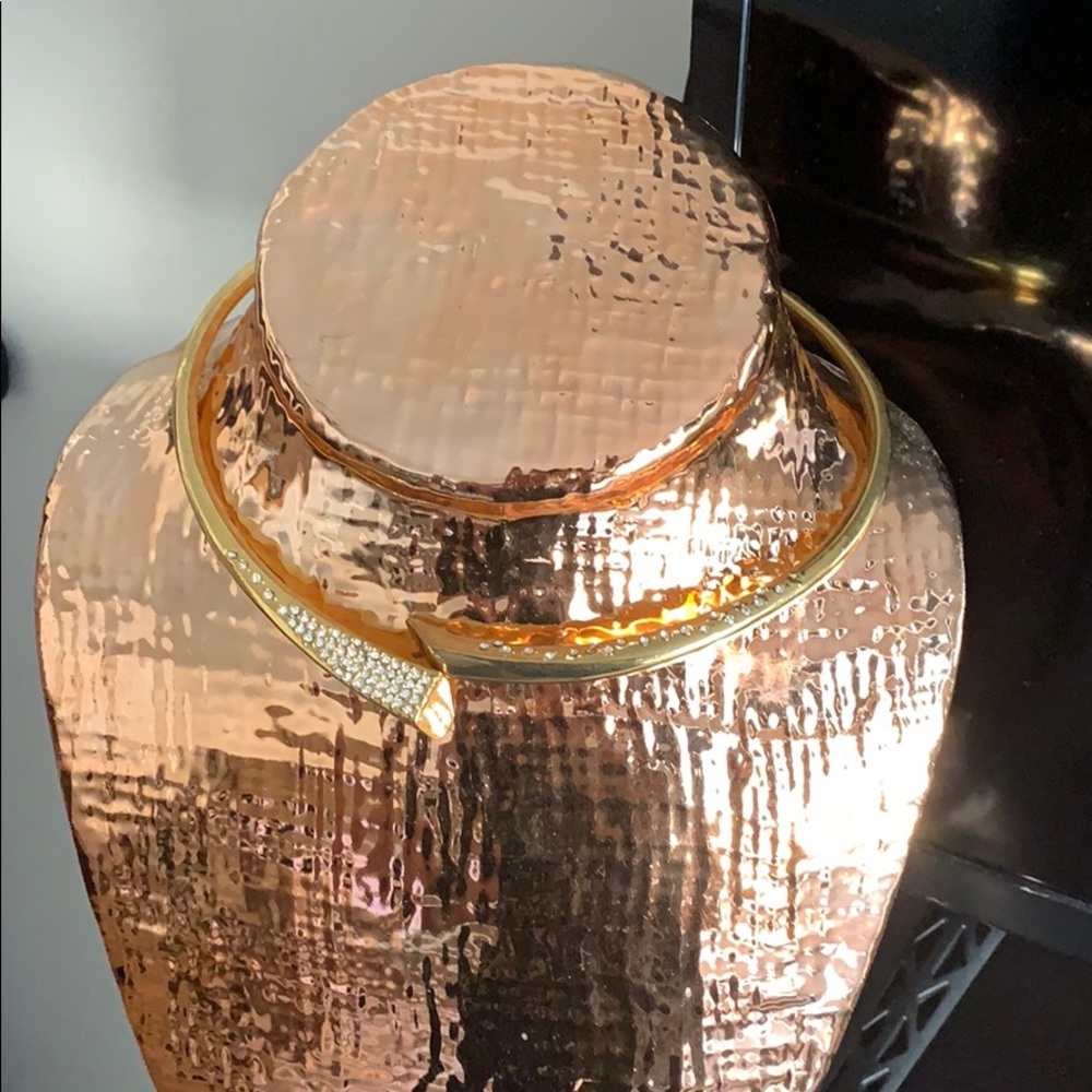 Gold choker with crystals